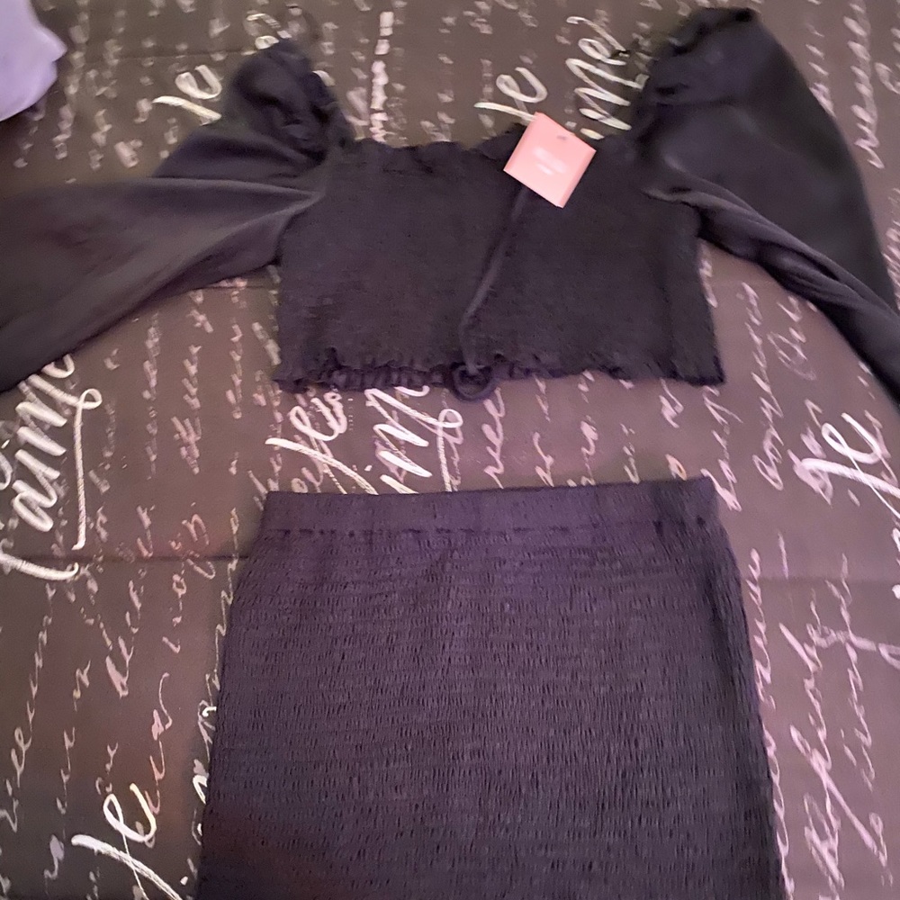 Two piece set - Picture 2 of 5